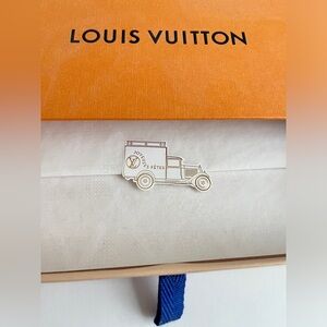 Perfect long Louis Vuitton Gift box tissue & French sticker Christmas wrapping!